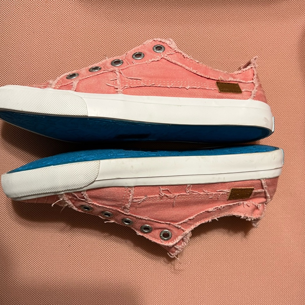 Blowfish Sneakers Womens Size 10 NWOT Coral Slip On Canvas Frayed Edge Comfort - Picture 6 of 7